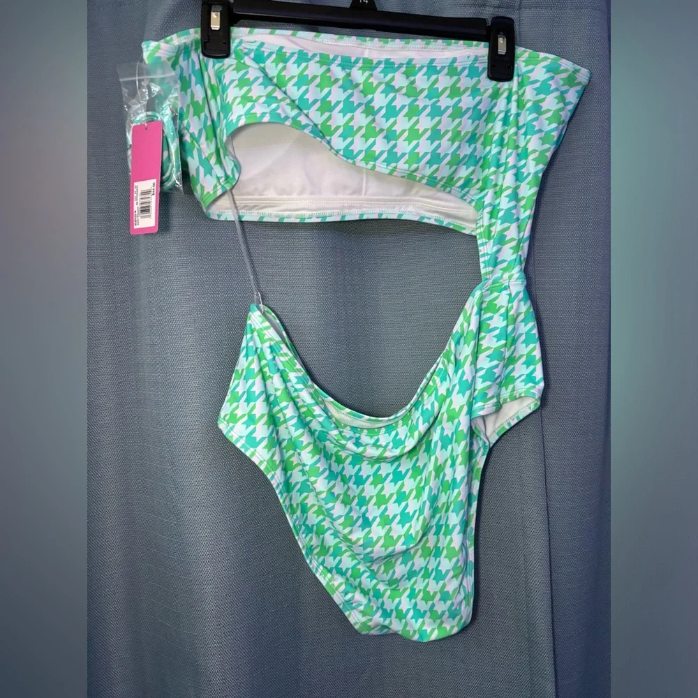 Bathing suit - Picture 2 of 3